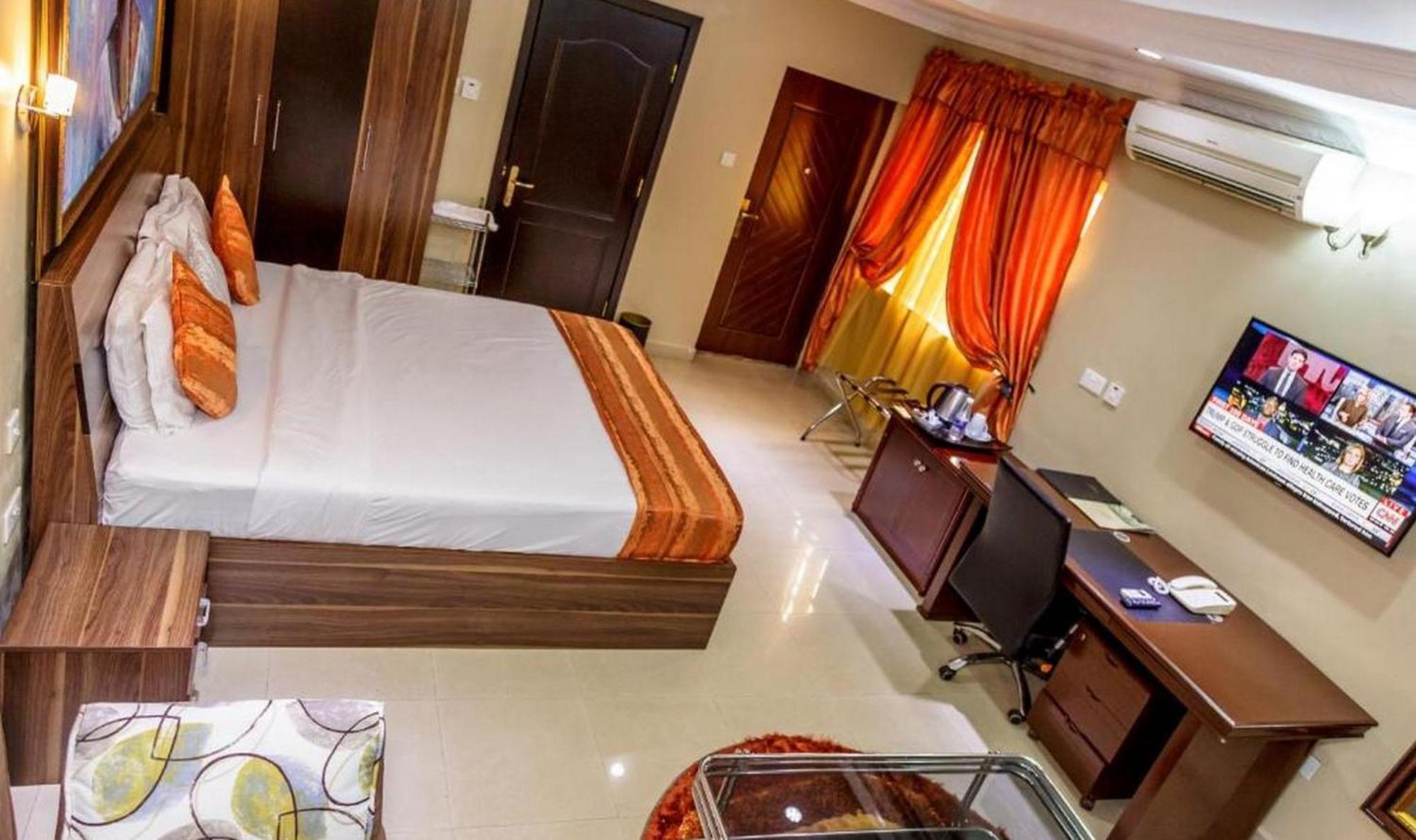 Room In Lodge - Apartment Royale Hotel-3 Bd Apartment อีเคจา ภายนอก รูปภาพ