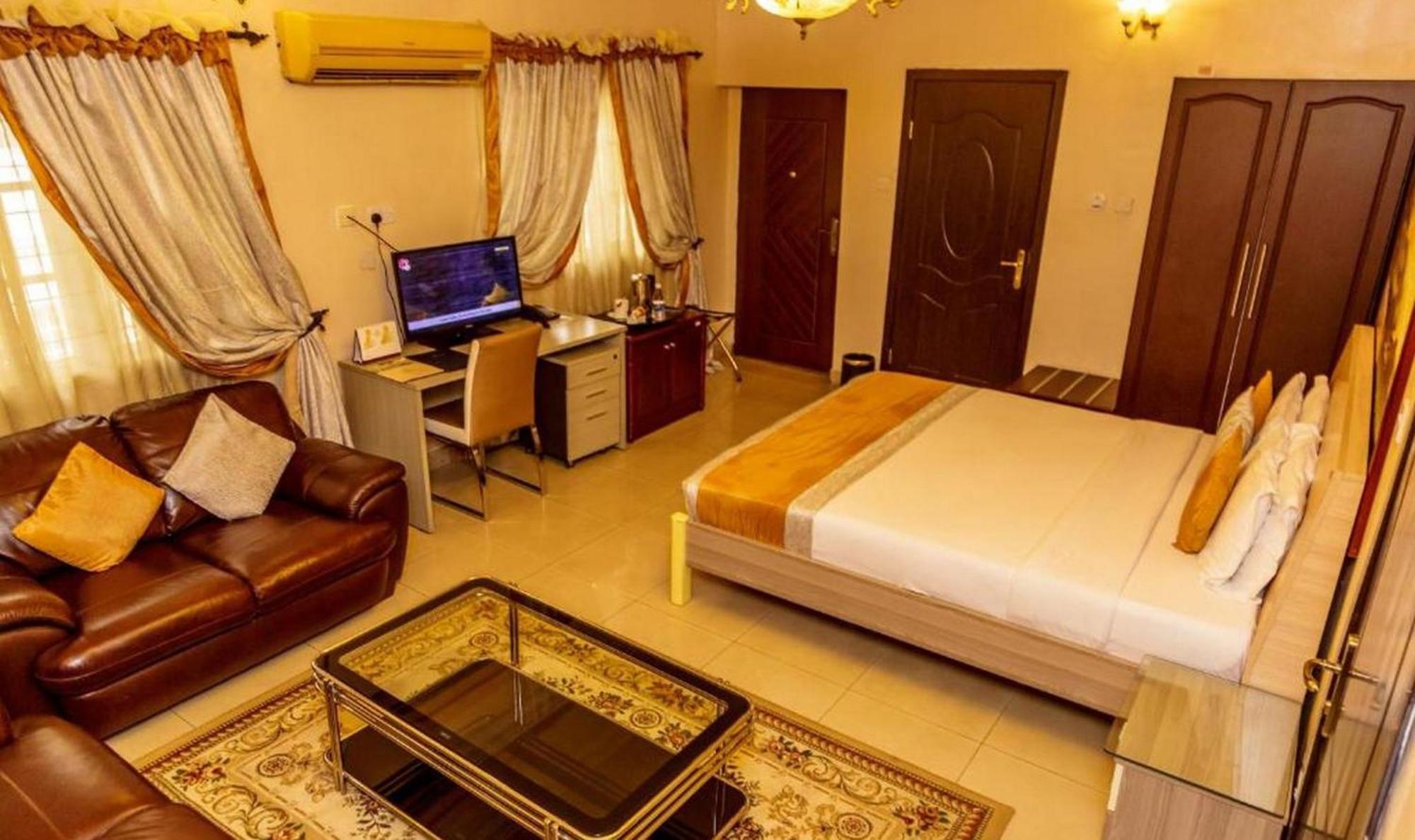 Room In Lodge - Apartment Royale Hotel-3 Bd Apartment อีเคจา ภายนอก รูปภาพ