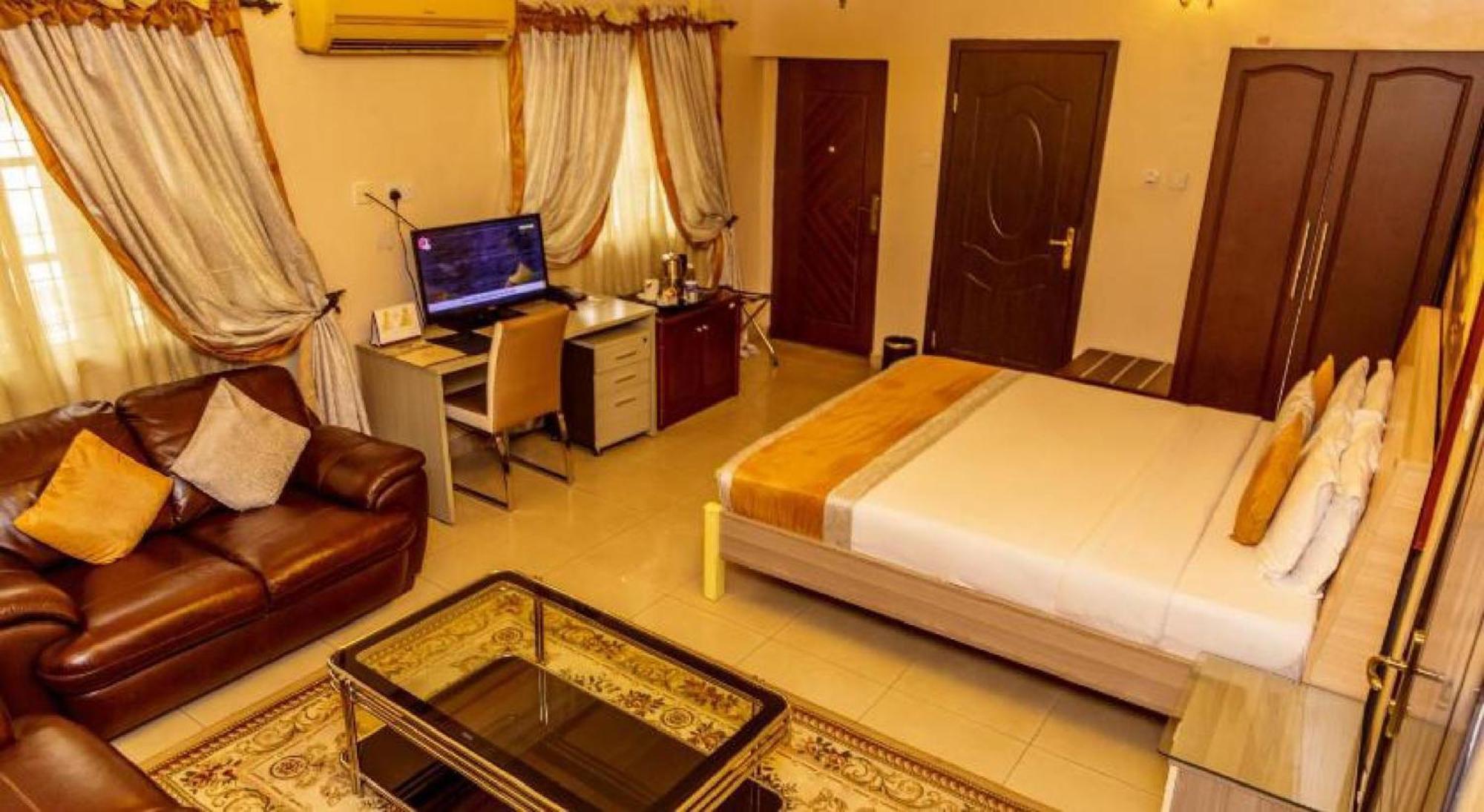 Room In Lodge - Apartment Royale Hotel-3 Bd Apartment อีเคจา ภายนอก รูปภาพ