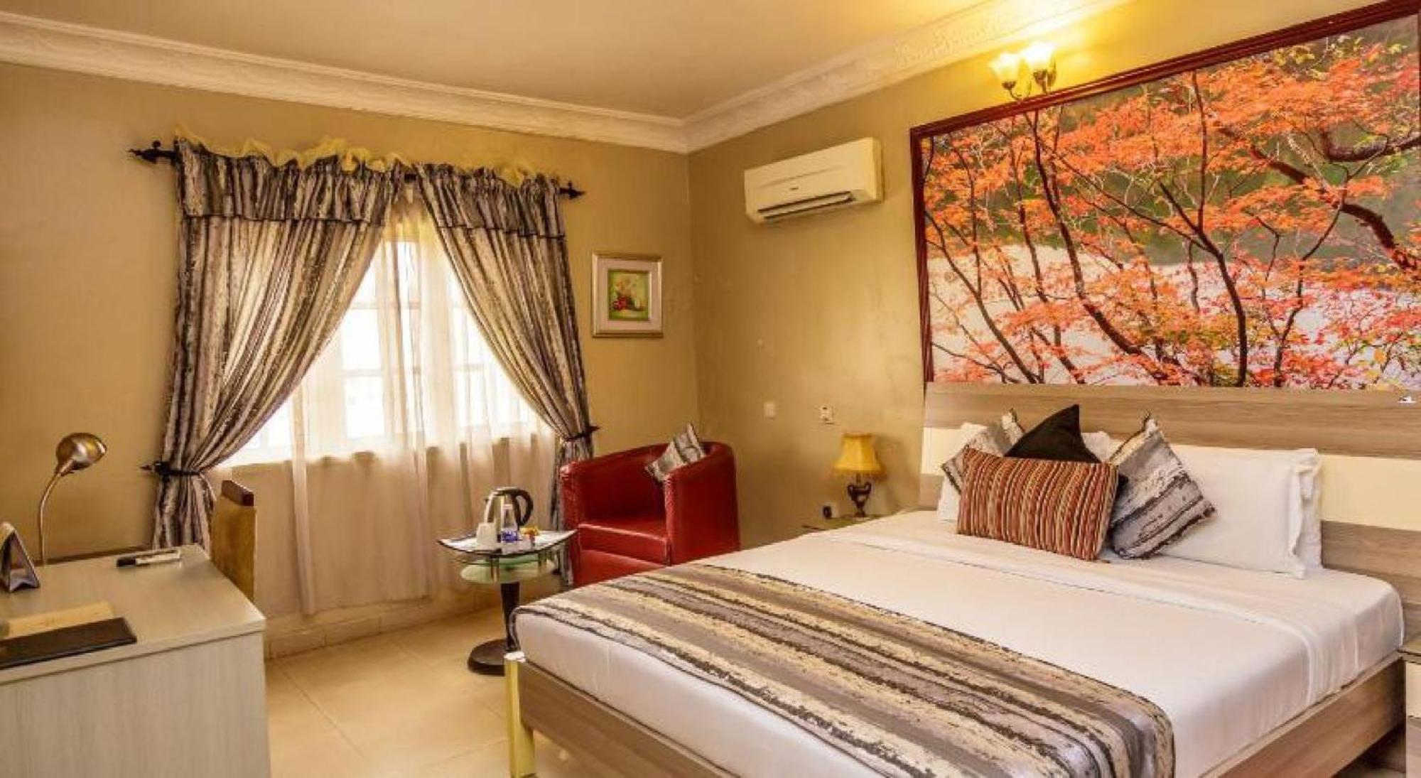 Room In Lodge - Apartment Royale Hotel-3 Bd Apartment อีเคจา ภายนอก รูปภาพ
