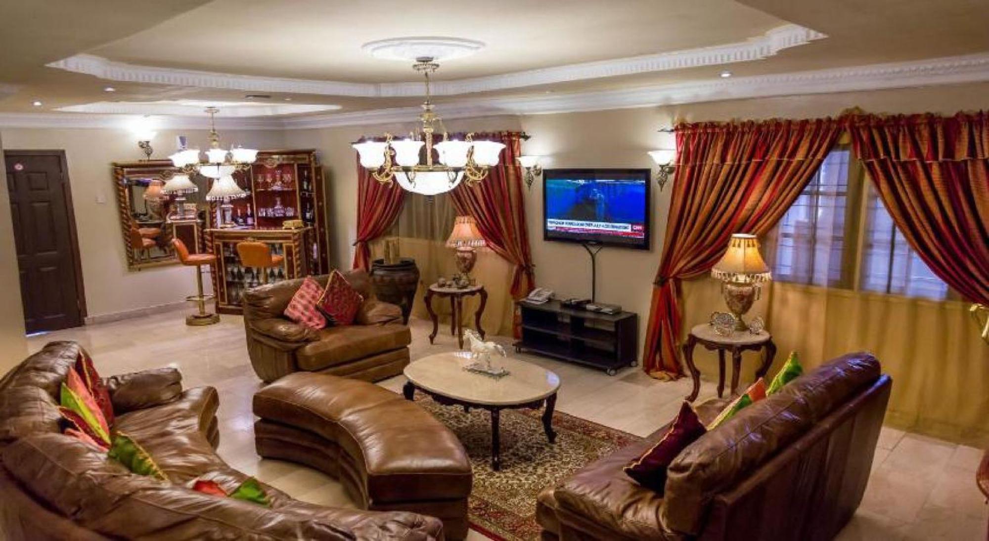 Room In Lodge - Apartment Royale Hotel-3 Bd Apartment อีเคจา ภายนอก รูปภาพ