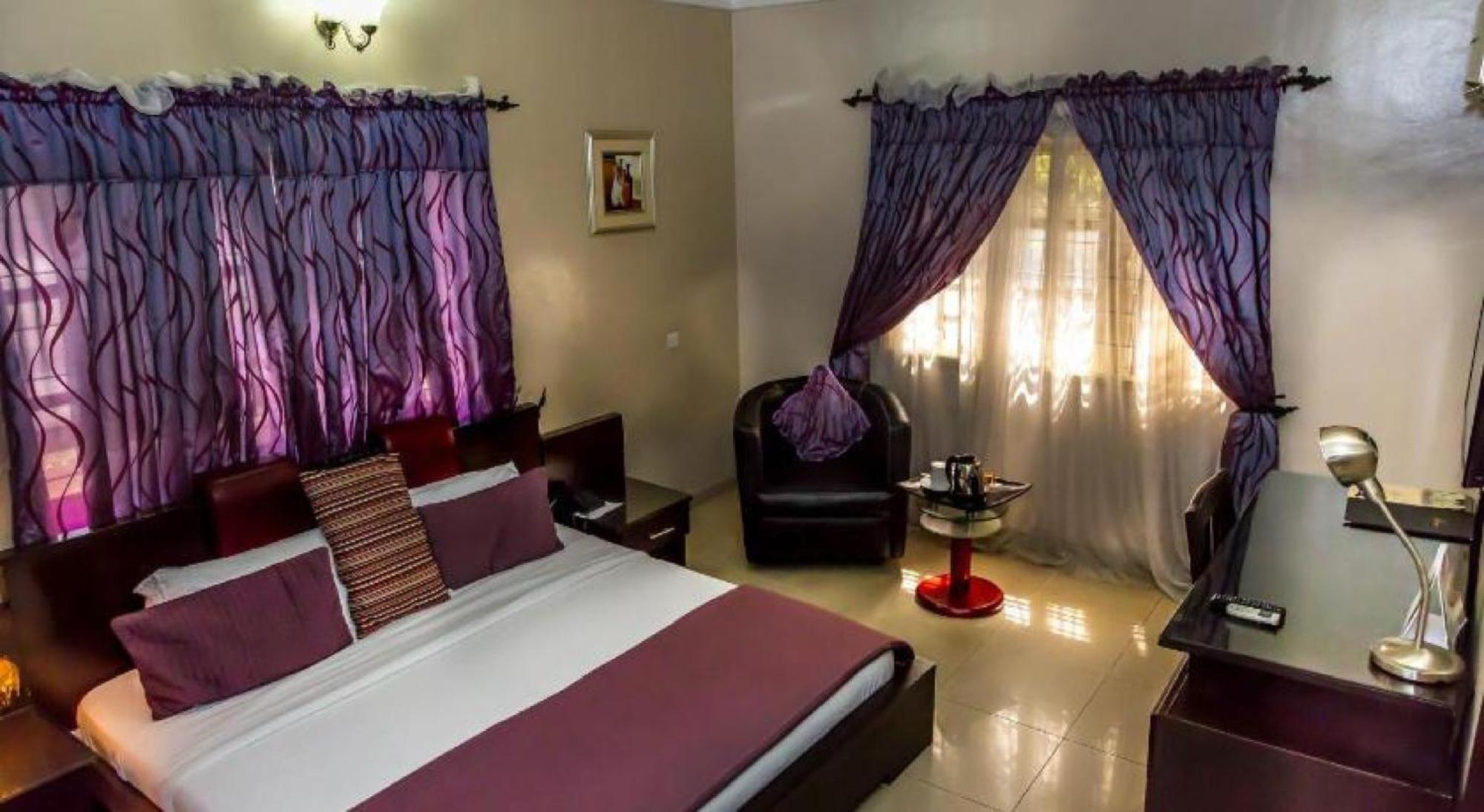 Room In Lodge - Apartment Royale Hotel-3 Bd Apartment อีเคจา ภายนอก รูปภาพ