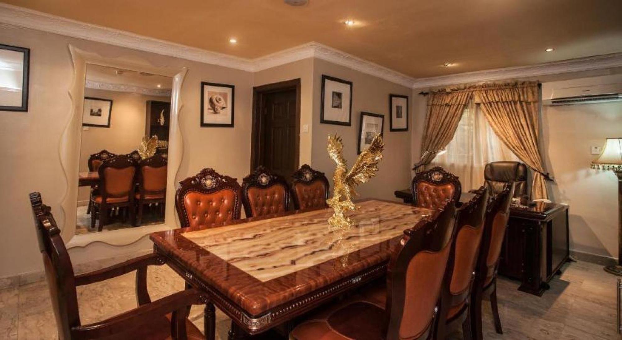 Room In Lodge - Apartment Royale Hotel-3 Bd Apartment อีเคจา ภายนอก รูปภาพ