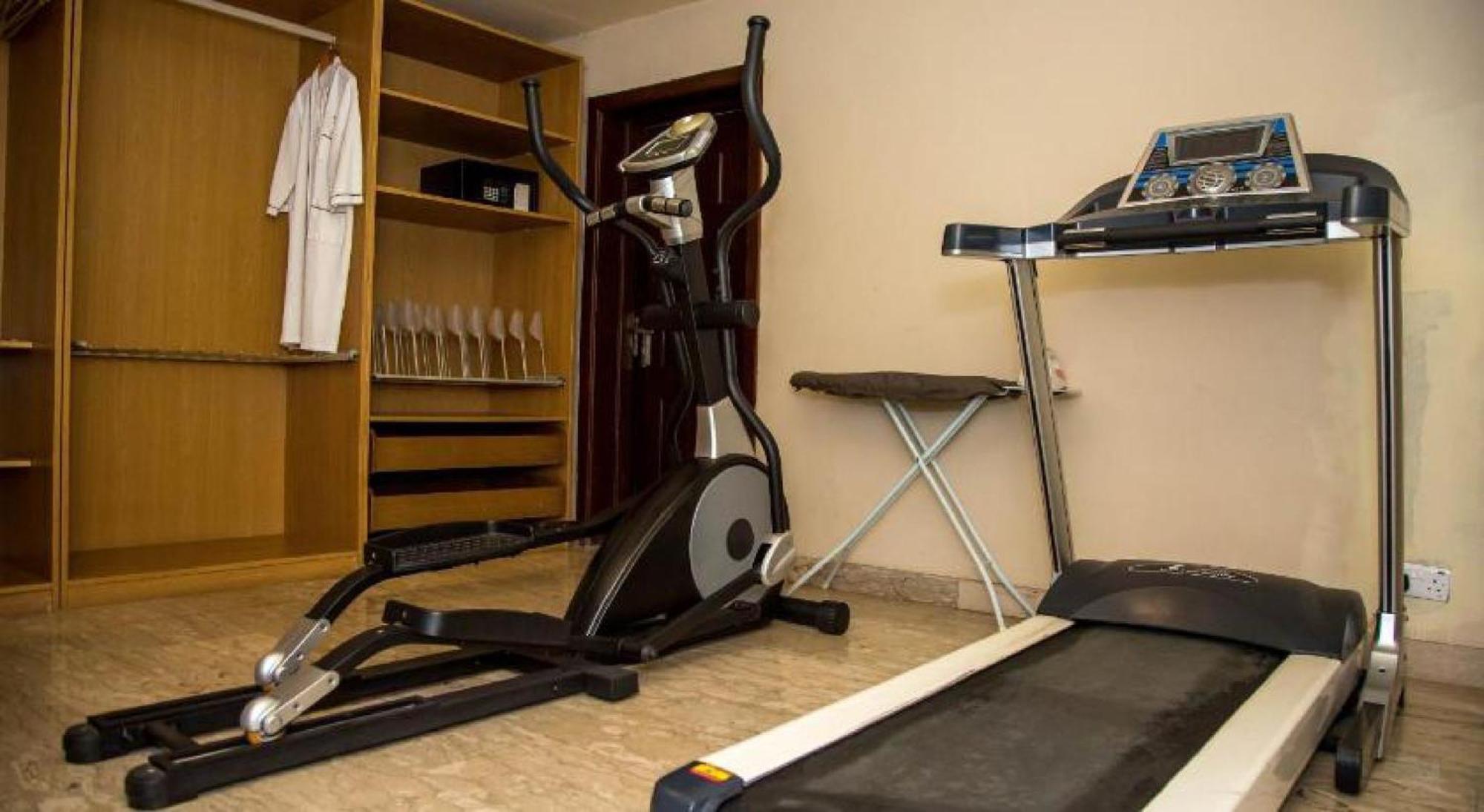 Room In Lodge - Apartment Royale Hotel-3 Bd Apartment อีเคจา ภายนอก รูปภาพ