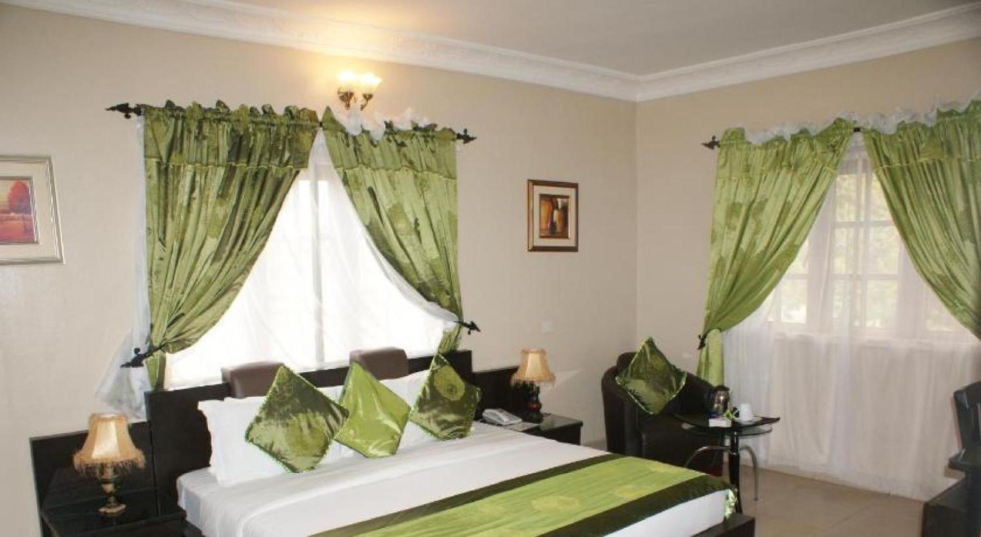 Room In Lodge - Apartment Royale Hotel-3 Bd Apartment อีเคจา ภายนอก รูปภาพ