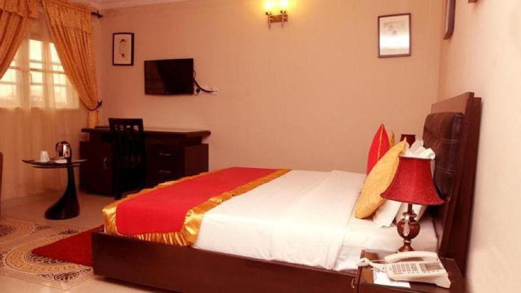 Room In Lodge - Apartment Royale Hotel-3 Bd Apartment อีเคจา ภายนอก รูปภาพ
