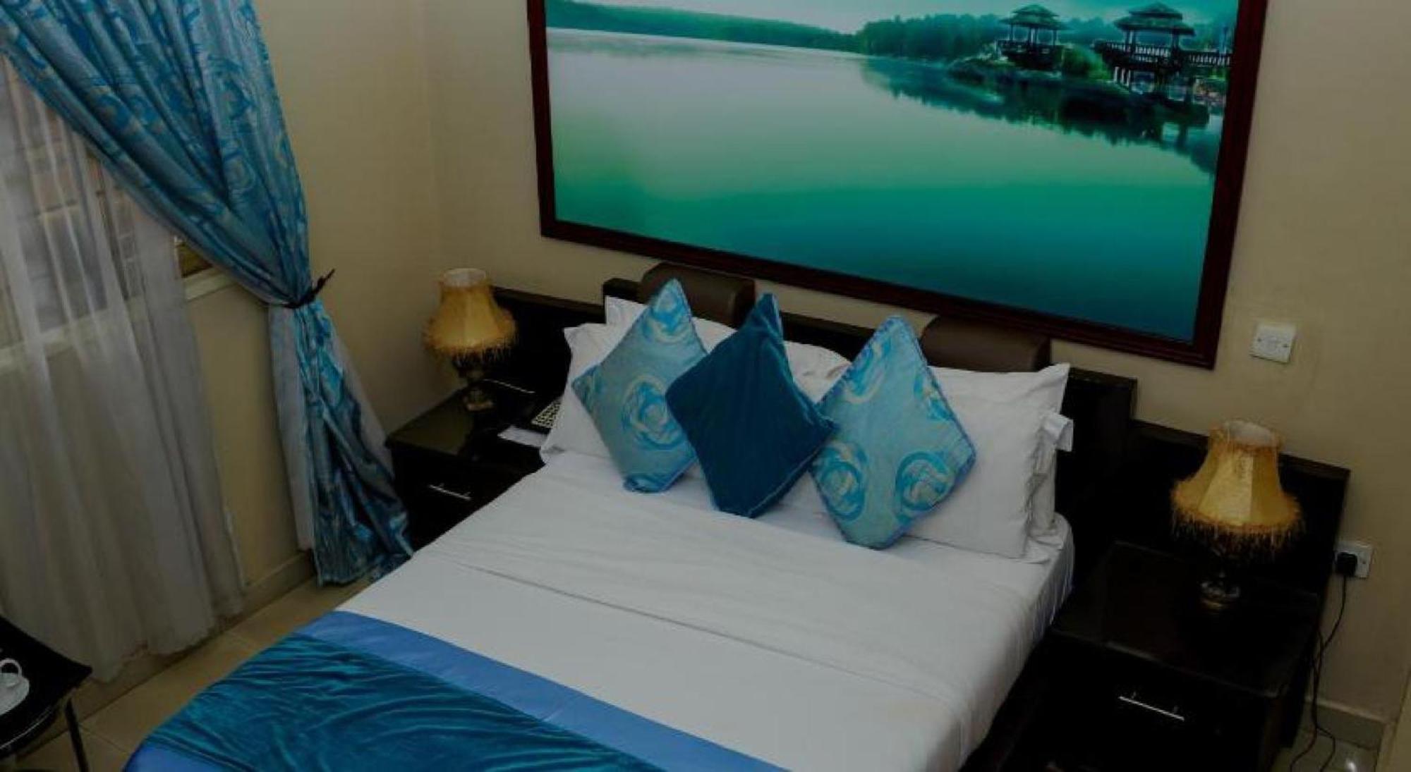 Room In Lodge - Apartment Royale Hotel-3 Bd Apartment อีเคจา ภายนอก รูปภาพ