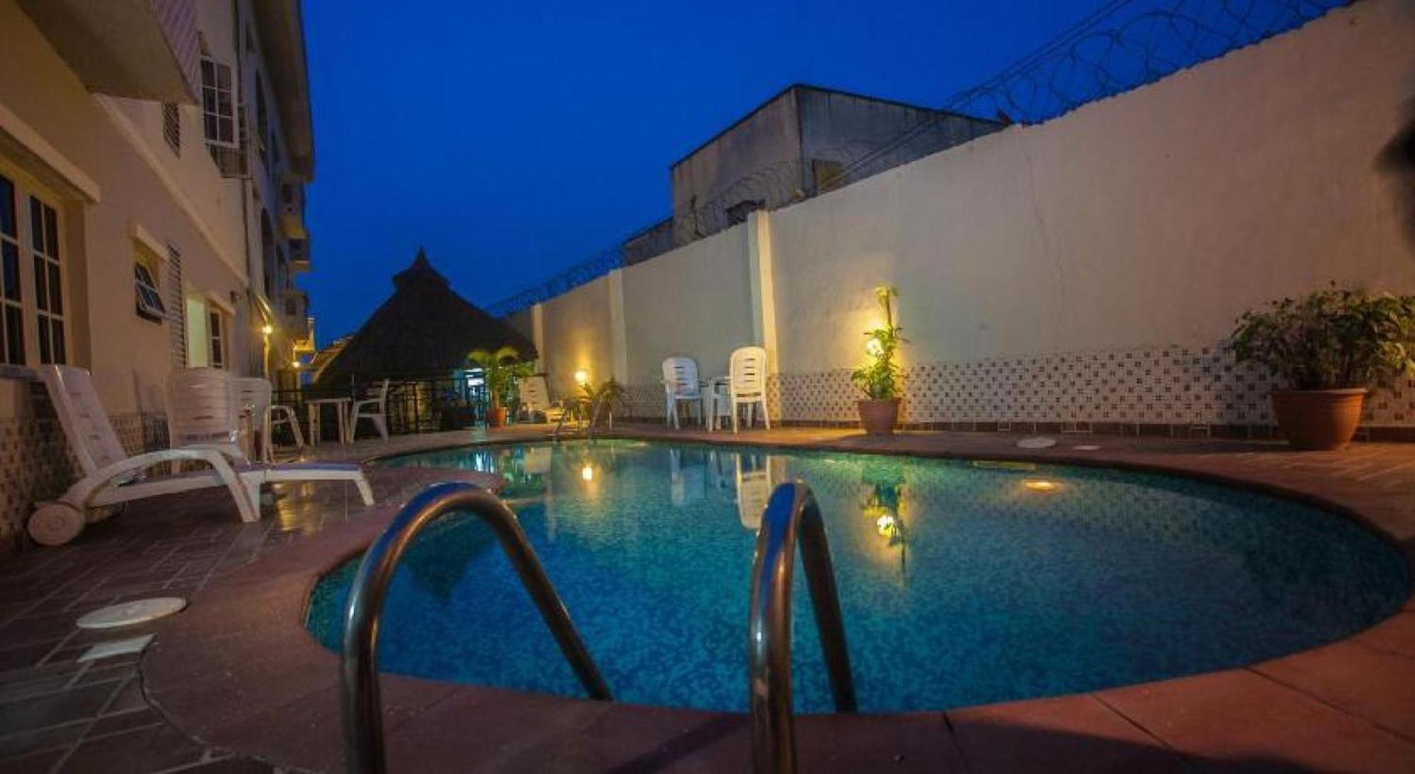 Room In Lodge - Apartment Royale Hotel-3 Bd Apartment อีเคจา ภายนอก รูปภาพ